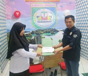 Kesbangpol Morowali Serahkan Dokumen Organisasi LBH CCI DPW Sulawesi Tengah