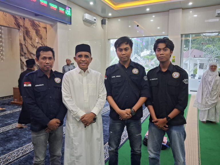 Gubernur Anwar Hafid bersama LBH CCI Sulteng dalam pertemuan di Masjid An-Naafi Palu