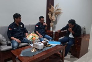 LBH CCI Sulteng dan Kades Uedago Bahas Kesadaran Hukum serta Pendidikan Paralegal