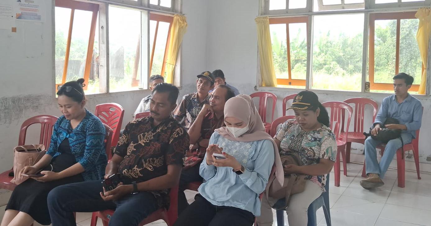 Dokumentasi sosialisasi LBH CCI Sulteng yang diikuti perwakilan desa di Pamona Timur